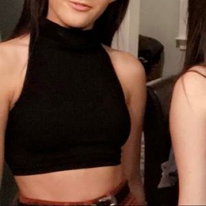 URBAN OUTFITTERS TURTLENECK BLACK CROP TOP